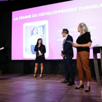 Liliane Herculano receives the trophy "Femme du développement durable"